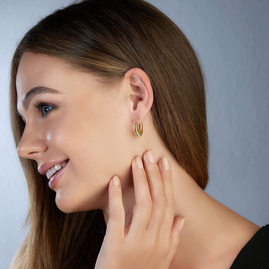 Pera Jewelry 14K Gold Plated Thick Hollow Hoop Earrings, Hypoallergenic Chunky Texture Geometric Hoop Earrings for Women with Gift Box | Minimalist, Tiny Dainty Earrings